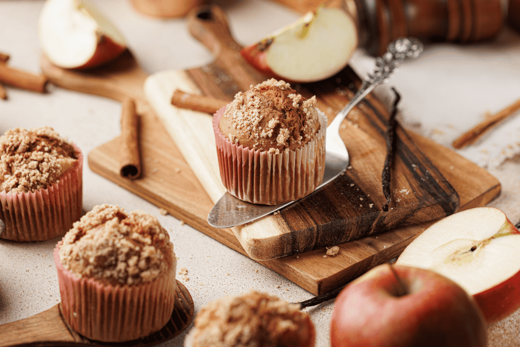 Apple cinnamon crumb muffins