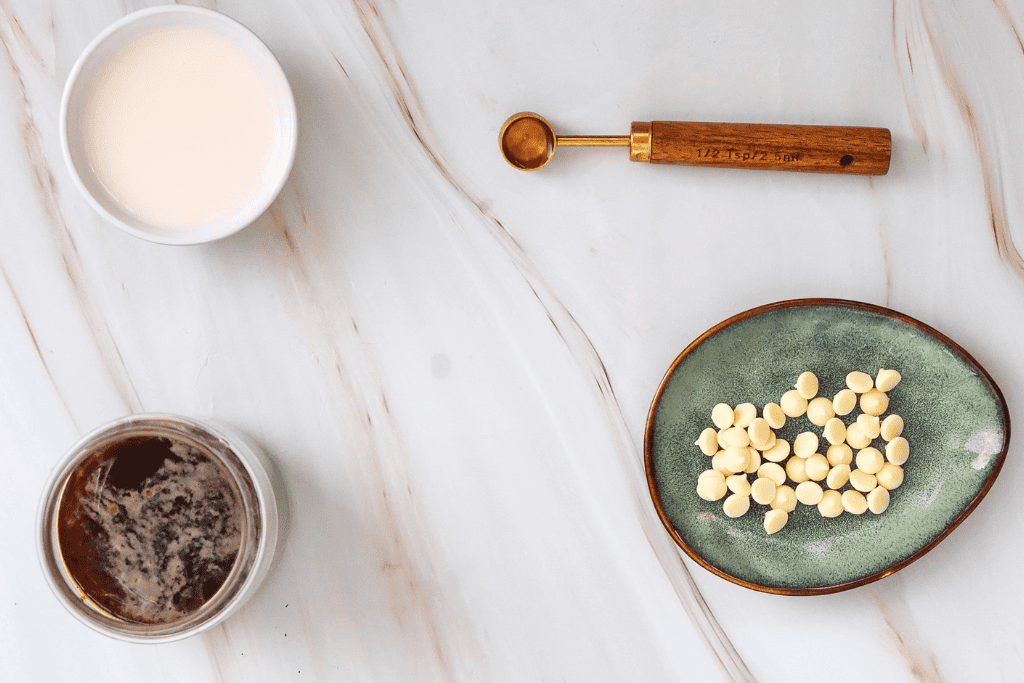 Iced White Chocolate Mocha ingredients