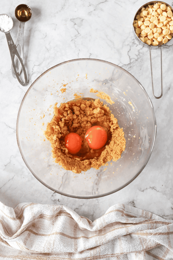 banana pudding cookies mixing ingredients