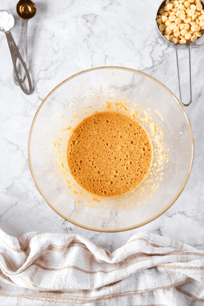 banana pudding cookies mixing ingredients