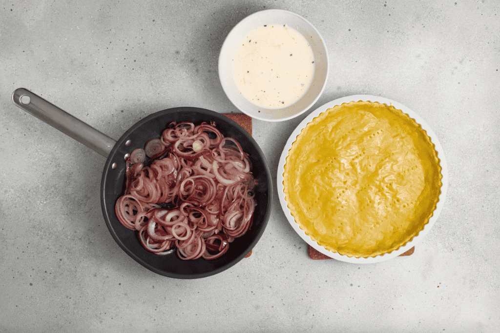 caramelized onions and cheese cream mixture