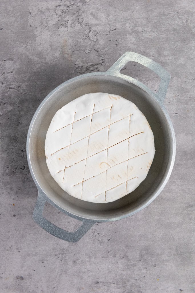Brie wheel with slits at the top