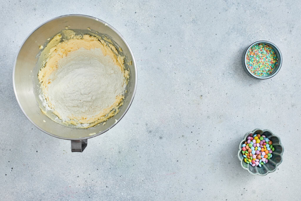 Adding the dry ingredients to the mixture