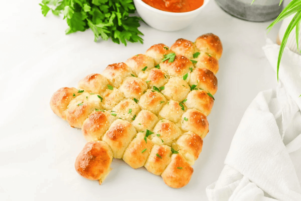 Pull-Apart Christmas Tree Bread Rolls