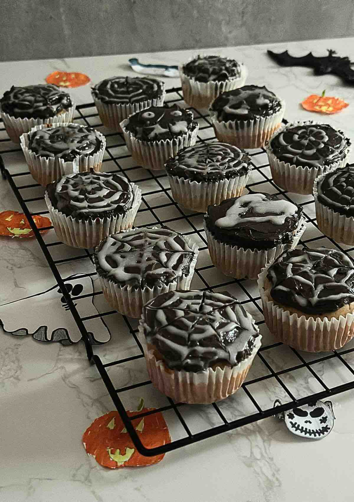 spider web cupcakes